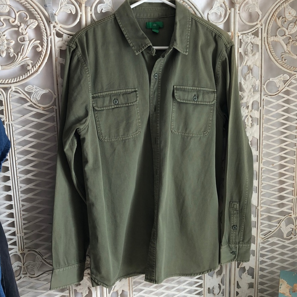 NWT Jungle Camo Olive Dip Shirt Young Men’s Sz L